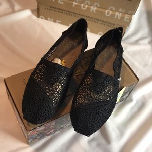TOMS Classics Black Morocco Crochet SlipOn Size 10